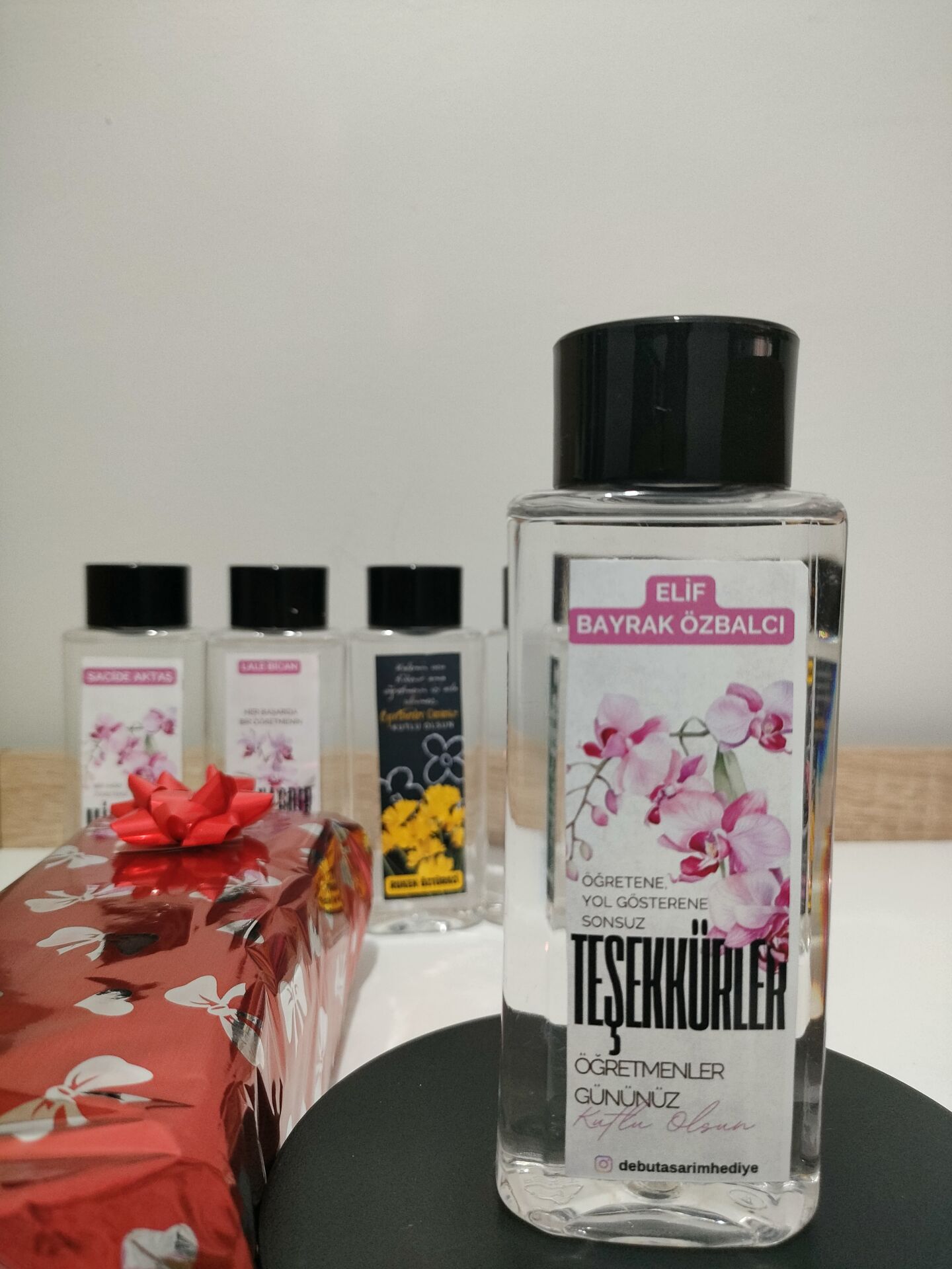 Öğretmenler Günü Hediyesi – İsme Özel 200 ml Hediyelik Kolonya (Özel Hediye Kutulu) Teşekkürler Model