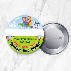 İsim Alanı Boş Öğretmene Özel Sınıfına Hoş Geldin İğneli 58 mm Metal Yaka Rozeti