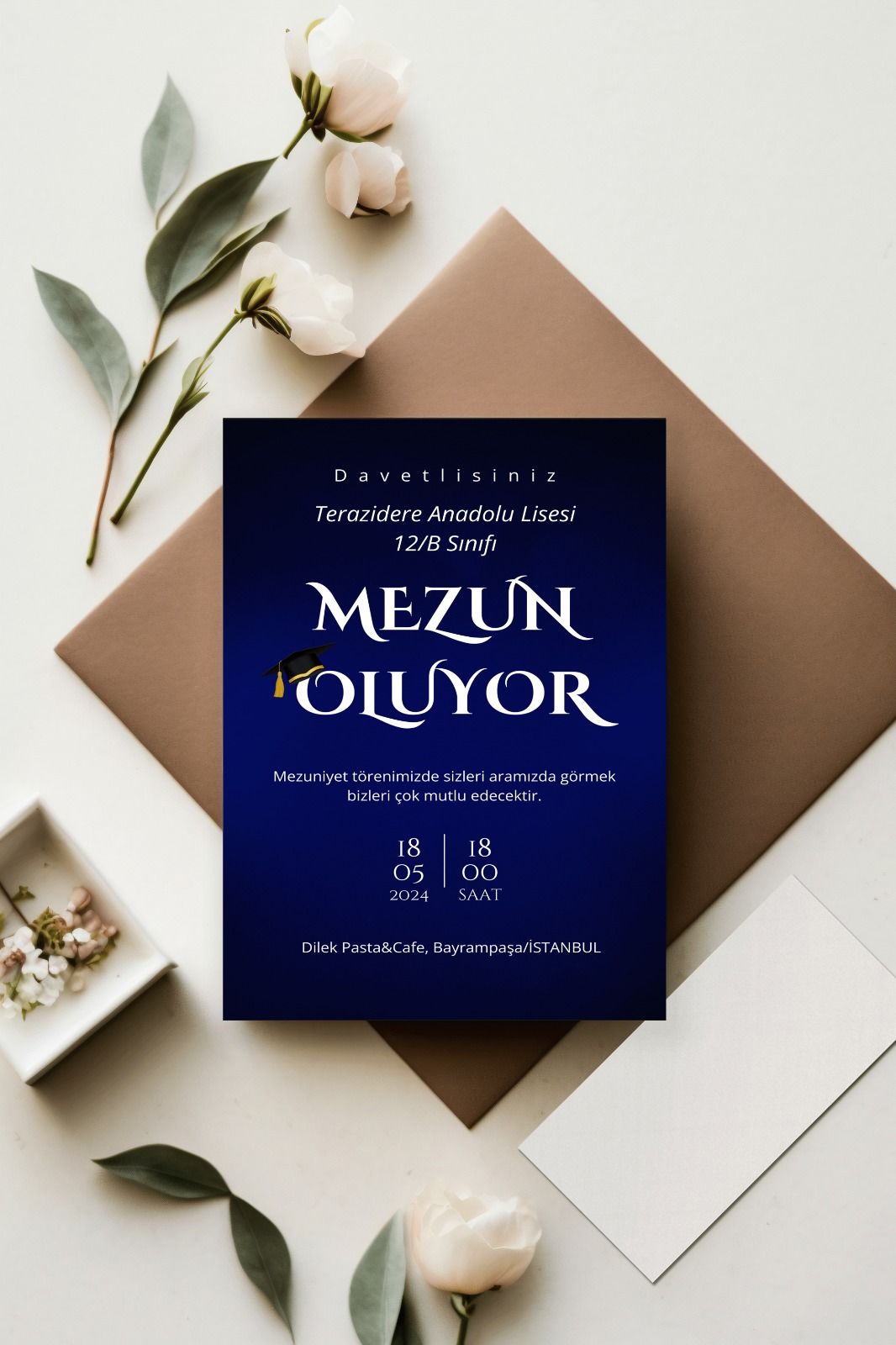 50 Adet Koyu Lacivert Zemin Detaylı Mezuniyet Davetiyesi (Model No: 01)