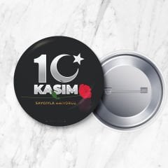 Karanfil Detaylı 10 Kasım Atatürk'ü Anma İğneli Yaka Rozeti 58 mm