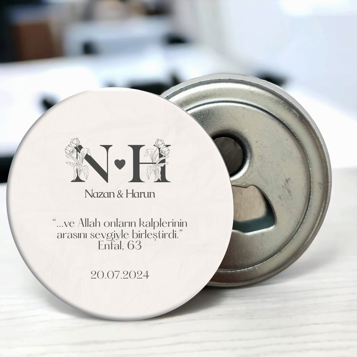 Çiçekli Baş Harfler Detaylı Açacaklı Buzdolabı Magneti Düğün Hediyeliği (Model No: 03) Sadece Magnet (Jelatinli)