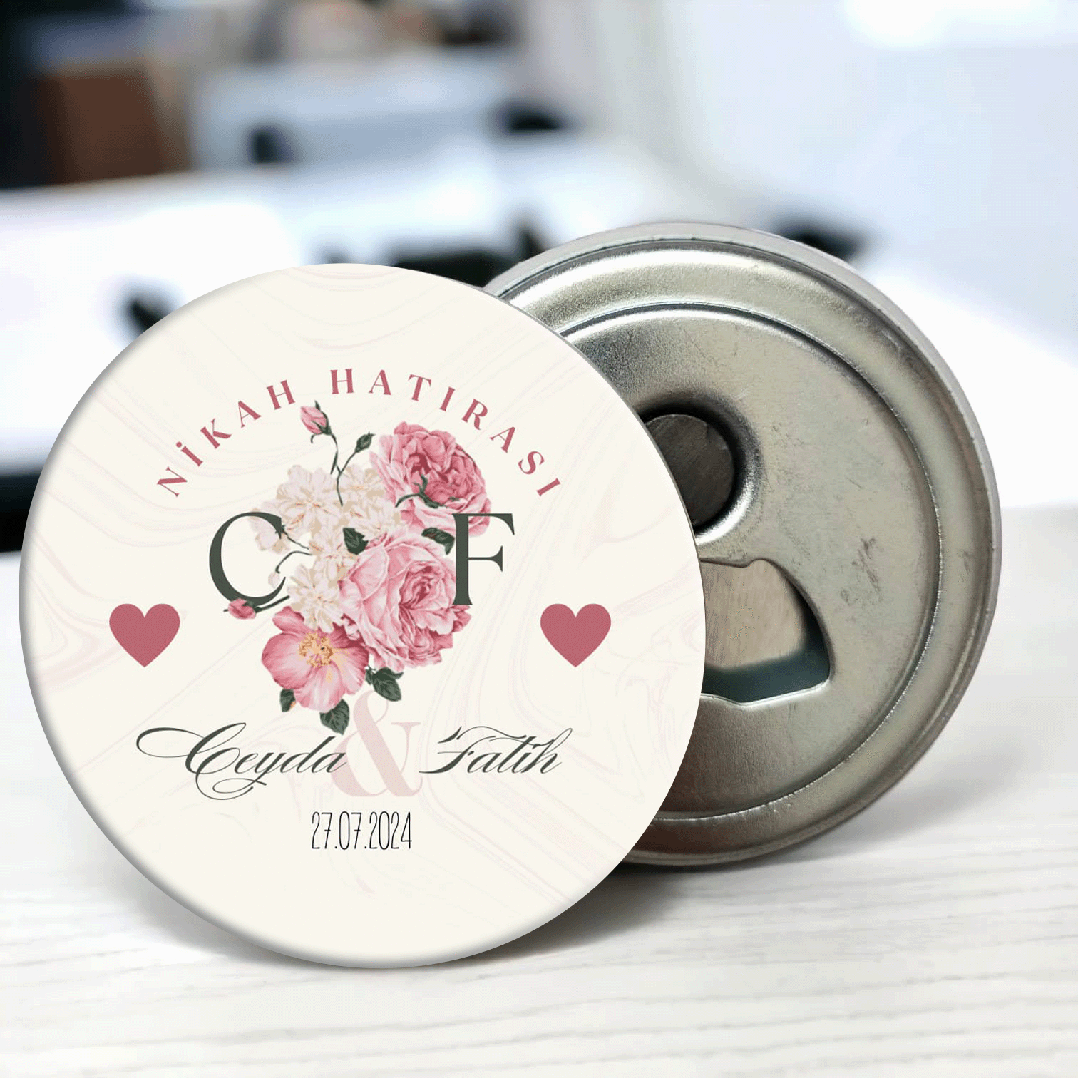 Buket İçinde Baş Harfler Detaylı Açacaklı Buzdolabı Magneti Nikah Hatırası (Model No: 04) Sadece Magnet (Jelatinli)