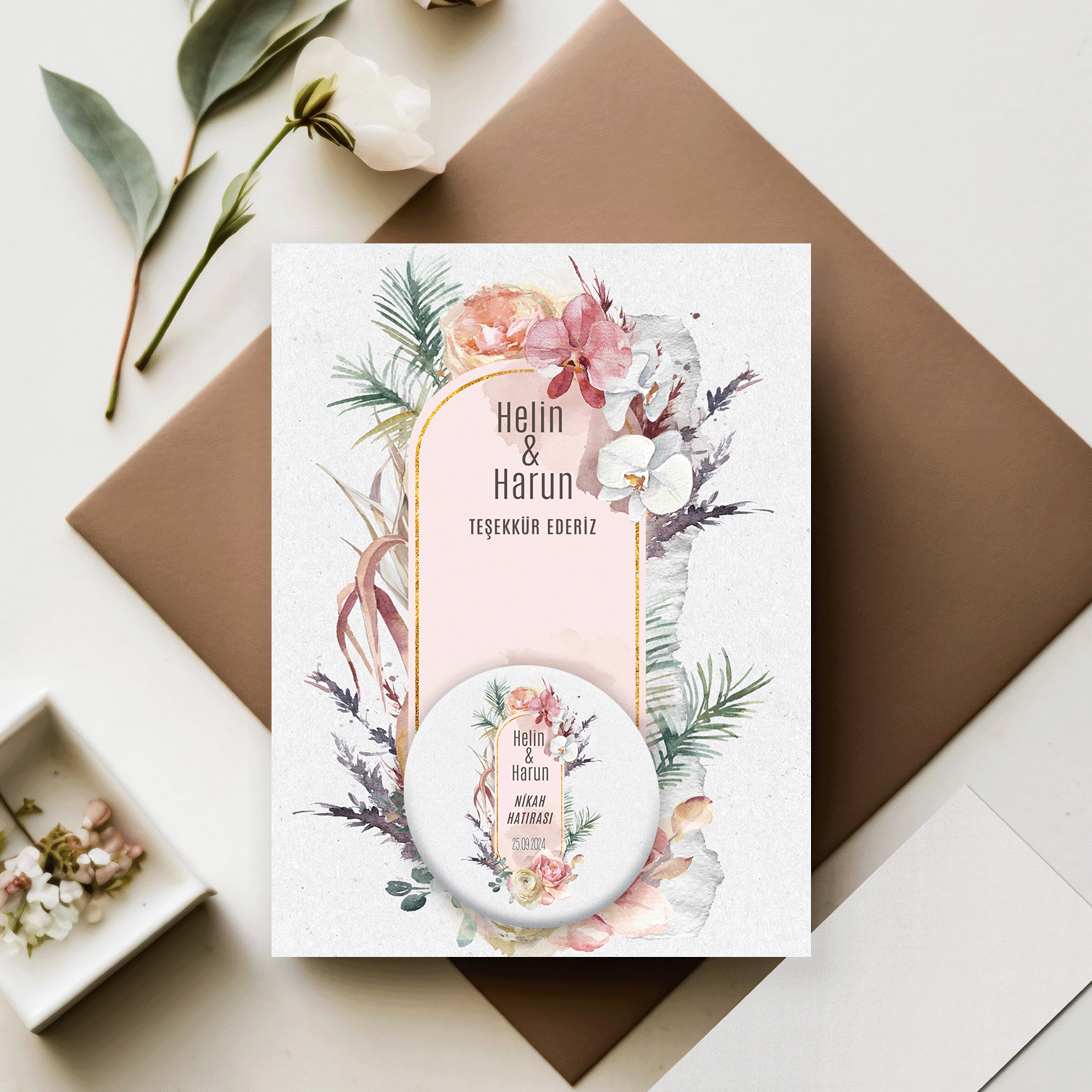 Orta Alan Çiçek Çerçeve Detaylı Açacaklı Buzdolabı Magneti Düğün Hediyeliği (Model No: 21) Kartlı Jelatinli